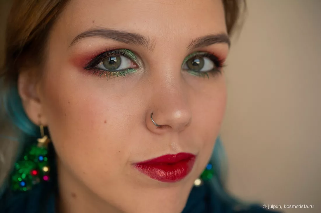Dazzle with Christmas Makeup in Winter Hues